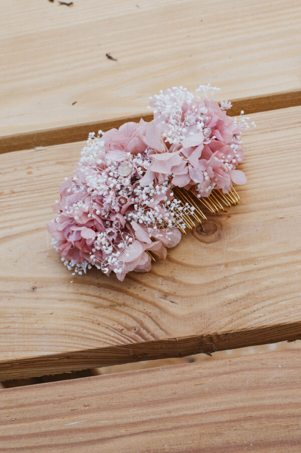La broche Rosie