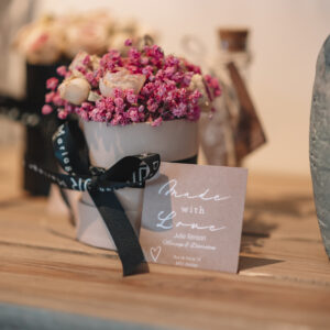 Petite boîte avec montage floral