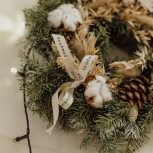 Couronne de Noel 35 cm Coton & Pomme de pin